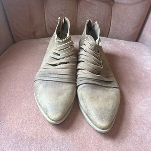 Women’s Free People gray ankle boots